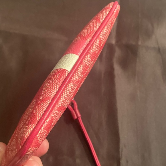 Genuine Coach Heritage Pink and White Wristlet. Signature Wristlet leather trim - Picture 5 of 15